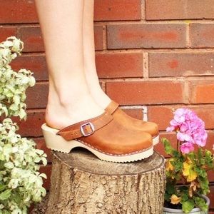 Lotta from Stockholm classic brown oiled clogs -37